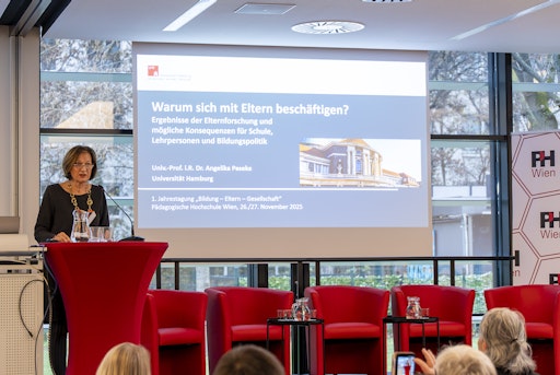 Vorschau Bild von Angelika PASEKA (Universität Hamburg) spricht zum Thema "Warum
sich mit Eltern beschäftigen".