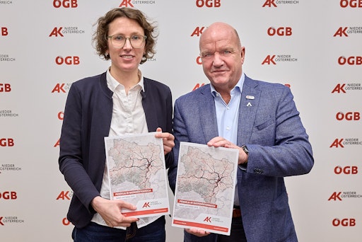  AK Niederösterreich-Präsident und ÖGB NÖ-Vorsitzender Markus
Wieser und AK-Verkehrsexpertin Hannah Berger präsentieren die
Pendler:innenanalyse für 2025.