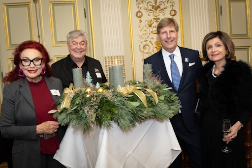 v.l.: Vorstandsmitglied Charlotte Sengthaler (Spa Ceylon
Austria), Club Tirol-Mitglied Harald R. Preyer (Trauerredner in
Wien), Club Tirol Präsident Julian Hadschieff (Humanocare) mit
Vizepräsidentin Renate Danler (Renate Danler Consulting)