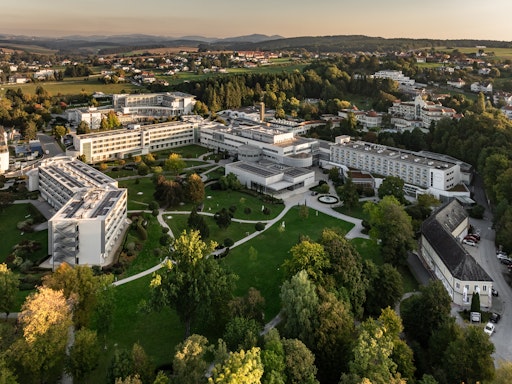 Vorschau Bild von Das REDUCE Gesundheitsresort Bad Tatzmannsdorf. Eines der größten
gesundheitstouristischen Unternehmen im Osten Österreichs mit Fokus
auf gesundem Lifestyle, Kur und Gesundheitsvorsorge Aktiv.