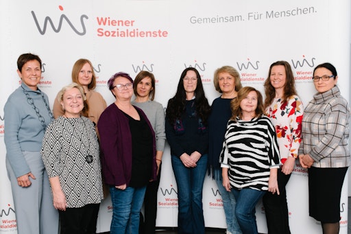  Teamfoto mit Geschäftsführung, Vizepräsidentin und dem Team der
Kinderbetreuung Daheim