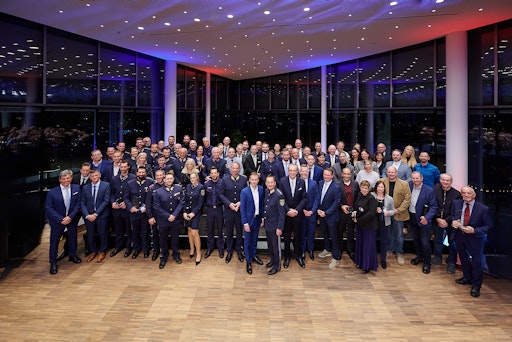 Raiffeisen Stadtbank Wien zeichnet Polizist:innen für besondere
Leistungen aus.