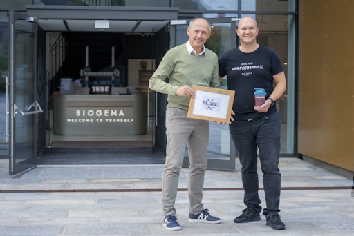 Vorschau Bild von von links nach rechts: Leo Bauernberger, GF SalzburgerLand
Tourismus GmbH und Stefan Klinglmair, COO BIOGENA Group