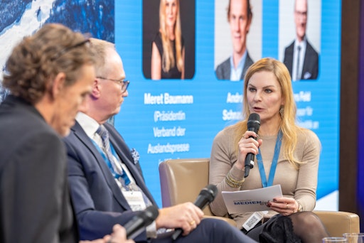 Vorschau Bild von Meret Baumann (Präsidentin des Verbands der Auslandspresse in
Wien) und Andreas Schnauder (Chefredakteur Der Pragmaticus) im
Gespräch mit Lars Feld (Wirtschaftswissenschaftler Universität
Freiburg, ehem. Chefberater des deutschen Finanzministers) über "Die
neue ökonomische Weltordnung".