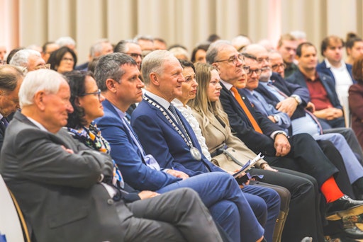 PMU-Rektor Sperl mit Familie und Ehrengästen