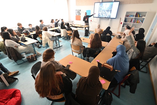 Vorschau Bild von Newscamps gegen Desinformation: Bezirksregierung Arnsberg und
#UseTheNews starten Pilotprojekt an drei Schulen (Bild von der
Hamburger Woche der Pressefreiheit) // Weiterer Text über ots und
www.presseportal.de/nr/168022 / Die Verwendung dieses Bildes für
redaktionelle Zwecke ist unter Beachtung aller mitgeteilten
Nutzungsbedingungen zulässig und dann auch honorarfrei.
Veröffentlichung ausschließlich mit Bildrechte-Hinweis.