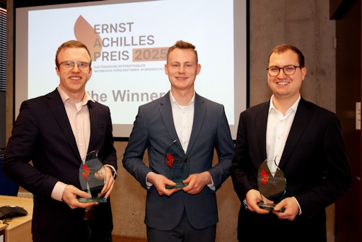 Gewinner des Ernst-Achilles-Preises 2025: Andreas Schultz,
Maximilian Weisbecker, Frederik Buhk (v.l.n.r.) // Weiterer Text
über ots und www.presseportal.de/nr/42924 / Die Verwendung dieses
Bildes für redaktionelle Zwecke ist unter Beachtung aller
mitgeteilten Nutzungsbedingungen zulässig und dann auch honorarfrei.
Veröffentlichung ausschließlich mit Bildrechte-Hinweis.
