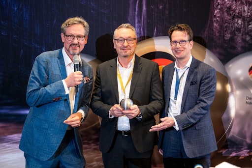  Preisverleihung Unternehmenspreis Medizintechnik für Philips
(v.l.n.r.: Dr. Eckart von Hirschhausen, Torsten Sekol, Dr. Otto
Schulz) // Weiterer Text über ots und www.presseportal.de/nr/6711 /
Die Verwendung dieses Bildes für redaktionelle Zwecke ist unter
Beachtung aller mitgeteilten Nutzungsbedingungen zulässig und dann
auch honorarfrei. Veröffentlichung ausschließlich mit
Bildrechte-Hinweis.