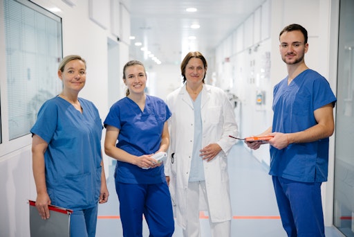  Eine spezialisierte Stroke Unit, wie im Göttlicher Heiland
Krankenhaus, bietet die Akutversorgung, aber auch die weiterführende
stationäre Behandlung bis zur ambulanten Nachsorge stehen hier zur
Verfügung.