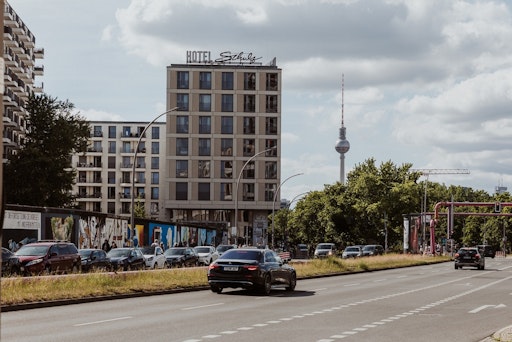 Außenansicht des modernen Schulz Hostels nahe des Berliner
Ostbahnhofs