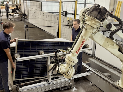 2nd Cycle erreichtet und betreibt Österreichs erste
Massenprüfanlage für PV-Module.