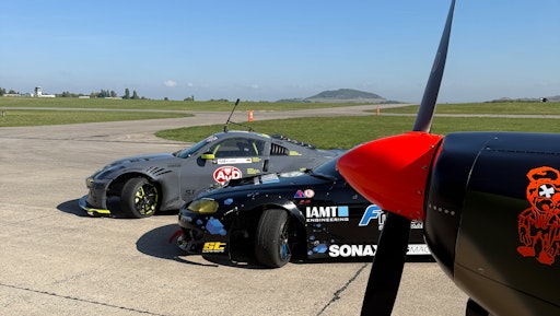 In der letzten Challenge treten Matthias und ein ganz besonderer
Gast und Freund als Team an - und zwar in Driftcars gegen
Kunstflieger! Die Aufgabe: Mit den 500 und 700 PS starken
Spezialfahrzeugen im Paralleldrift Figuren am Boden nachfahren, die
die Luftakrobaten am Himmel vorgeflogen haben. // Weiterer Text über
ots und www.presseportal.de/nr/6605 / Die Verwendung dieses Bildes
für redaktionelle Zwecke ist unter Beachtung aller mitgeteilten
Nutzungsbedingungen zulässig und dann auch honorarfrei.
Veröffentlichung ausschließlich mit Bildrechte-Hinweis.