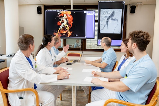 Im multiprofessionellen Gefäßboard im Göttlicher Heiland
Krankenhaus werden individuelle Behandlungen besprochen.