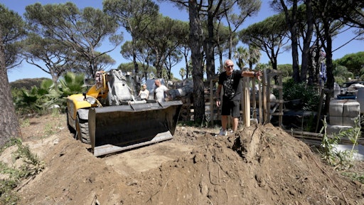 Das Aufrüsten der Villa Geissini wie Fort Knox geht mit großen
Schritten voran. // Weiterer Text über ots und
www.presseportal.de/nr/6605 / Die Verwendung dieses Bildes für
redaktionelle Zwecke ist unter Beachtung aller mitgeteilten
Nutzungsbedingungen zulässig und dann auch honorarfrei.
Veröffentlichung ausschließlich mit Bildrechte-Hinweis.