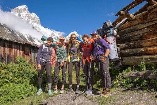 Vorschau Bild von Der Damen-Alpin-Kader der Naturfreunde Österreich bei ihrer
Abschlussexpedition im Kaukasus