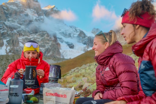 Vorschau Bild von Der Damen-Alpin-Kader der Naturfreunde Österreich bei ihrer
Abschlussexpedition im Kaukasus
