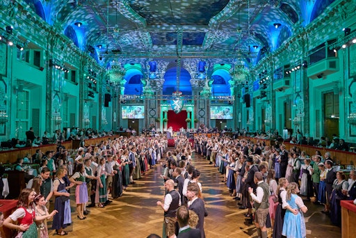 Die Mitternachtsquadrille ist ein Fixbestandteil jedes
Steirerballs.