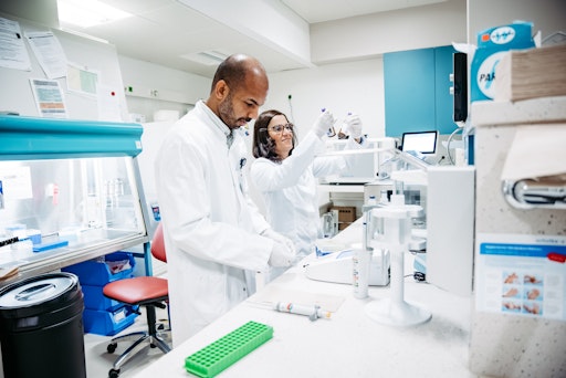 Vorschau Bild von Im Michael-Ogon-Labor wird an orthopädischen Fragestellungen
gearbeitet, die die Qualität der medizinischen Versorgung für
Patient*innen verbessern kann.