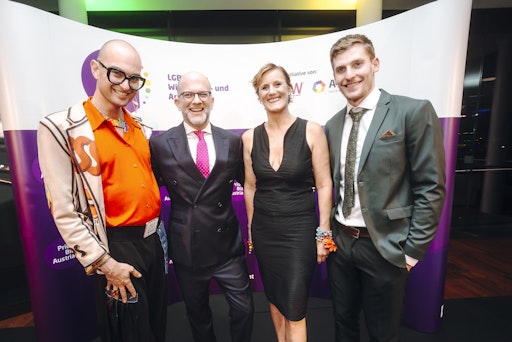 Vorschau Bild von Das Team von Pride Biz Austria bei der Meritus Gala am 6.
November 2025.