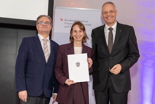 Pia Reichmann erhält den Würdigungspreis ©BMFWF/Martin Lusser