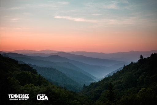 Sonnenuntergang im Great-Smoky-Mountains-Nationalpark nahe
Gatlinburg, Tennessee // Weiterer Text über ots und
www.presseportal.de/nr/181200 / Die Verwendung dieses Bildes für
redaktionelle Zwecke ist unter Beachtung aller mitgeteilten
Nutzungsbedingungen zulässig und dann auch honorarfrei.
Veröffentlichung ausschließlich mit Bildrechte-Hinweis.