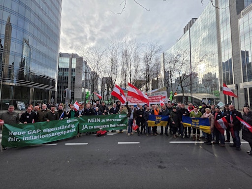 Österreichs Bauernvertreter:innen bei Mega-Demo gegen
landwirtschaftsfeindliche EU-Politik gestern in Brüssel