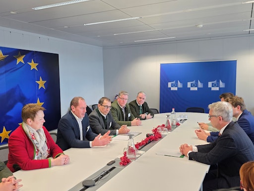 Vorschau Bild von Bilaterales Gespräch von Österreichs Bauernvertretern mit
EU-Kommissar Magnus Brunner in Brüssel
