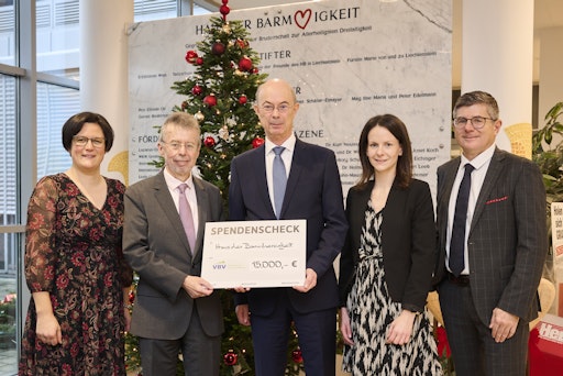 Mit einem Spendenbetrag von 15.000 Euro ermöglicht die
VBV-Pensionskasse wichtige Therapien für pflegebedürftige Menschen
und Menschen mit Behinderungen.