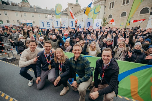 Philipp Hansa, NÖ-Landesleiter Matthias Luger,
OÖ-Landesleiterin-Stv. Marlene Schaubschläger, Andi Knoll und
Salzburgs Landesleiter Noah Fischer feierten mit fast 1.000
mitgereisten Landjugend-Mitgliedern.
