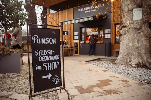 Vorschau Bild von Punsch im Gastgarten der Luftburg