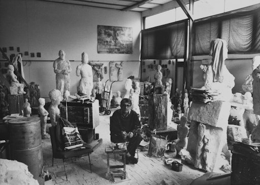 Vorschau Bild von Jürg Hassler (*1938), Hans Josephsohn in seinem Studio in Zürich,
um 1975, Fotografie, Kesselhaus Josephsohn, St. Gallen, Foto:
Kesselhaus Josephsohn, St. Gallen, © Josephsohn Estate