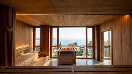 Die großzügige finnische Panoramasauna Bellevue mit Blick auf den
Bodensee // Weiterer Text über ots und www.presseportal.de/nr/172631
/ Die Verwendung dieses Bildes für redaktionelle Zwecke ist unter
Beachtung aller mitgeteilten Nutzungsbedingungen zulässig und dann
auch honorarfrei. Veröffentlichung ausschließlich mit
Bildrechte-Hinweis.