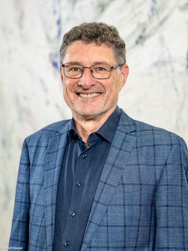  Michael Jungmeier, FH Prof. Dr. Mag., ist Ökologe und
Humangeograf. Seit 2019 hat er an der FH Kärnten die Professur für
Naturschutz und nachhaltige Entwicklung inne. Ab 01. Jänner 2026 ist
er neues Vorstandsmitglied von Blühendes Österreich.