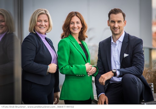 Vorschau Bild von v. l. n. r.: CSR & Communication Managerin Magdalena Weissbacher,
Director Corporate Affairs & Communication Mag. Silvia Polan, MLS
und Corporate Affairs & Communication Manager Gregor Gatterer