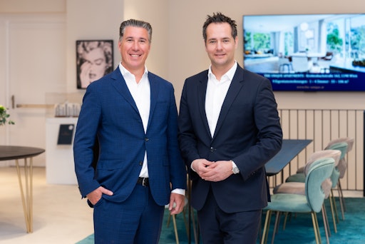 Vorschau Bild von V.l.n.r.: Geschäftsführer Michael Schmidt mit Gerhard Klein,
Geschäftsführer 3SI Makler