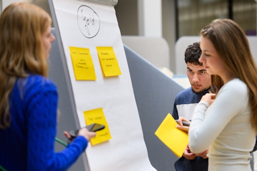  Deutscher Lehrerverband und #UseTheNews starten Partnerschaft für
Medien- und Demokratiebildung // Weiterer Text über ots und
www.presseportal.de/nr/168022 / Die Verwendung dieses Bildes für
redaktionelle Zwecke ist unter Beachtung aller mitgeteilten
Nutzungsbedingungen zulässig und dann auch honorarfrei.
Veröffentlichung ausschließlich mit Bildrechte-Hinweis.