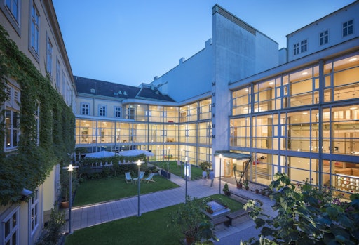 Vorschau Bild von Fassade Möbelmuseum Wien bei Nacht