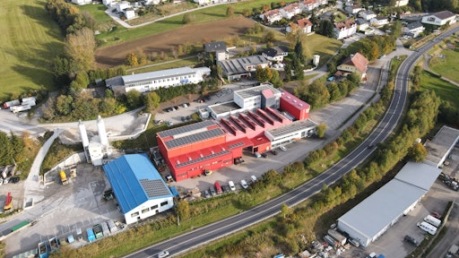 Vorschau Bild von Halle und Nebengebäude der Hofmann Wärmetechnik in Hellmonsödt,
heute Hofmann Industrieofenbau