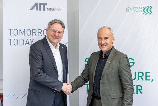 AIT-Managing Director Andreas Kugi und JOANNEUM
RESEARCH-Geschäftsführer Heinz Mayer bei der Unterzeichnung eines
Memorandum of Understanding zur gemeinsamen Entwicklung einer
präklinischen Forschungsplattform.