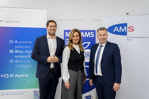 Staatssekretär Alexander Pröll, Geschäftsstellenleiterin Petra
Heinz, AMS Vorstand Johannes Kopf