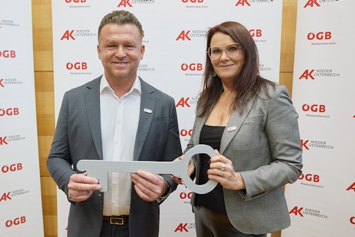 Der neue AK-Bezirksstellenleiter und seine Vorgängerin