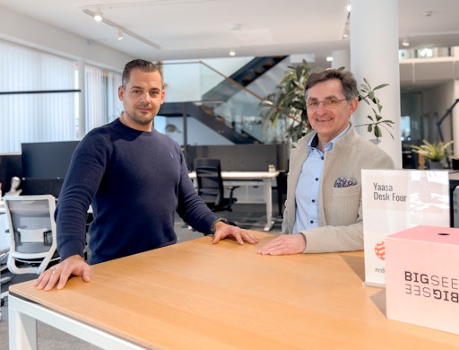  Wir begrüßen Philipp Polz als zweiten Geschäftsführer von YAASA
Gemeinsam mit Geschäftsführer Walter Koch setzt YAASA auf eine
partnerschaftliche Führung für nachhaltiges Wachstum. Mit
ergonomischen Bürolösungen nach dem Leitgedanken „Workplaces made
better“ vertrauen über 70.000 Kundinnen und Kunden weltweit auf das
Unternehmen aus Lannach.