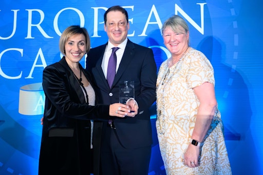 Vorschau Bild von (v.l.n.r.): Mariangela di Lecce (NOVOMATIC Italia), Stefan Krenn
(NOVOMATIC AG), Kate Chambers (The Gaming Boardroom)