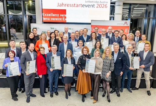 Vorschau Bild von Die Zertifikatsempfänger des Abends - insgesamt wurden 22
Zertifikate an ausgezeichnete Leitbetriebe verliehen.