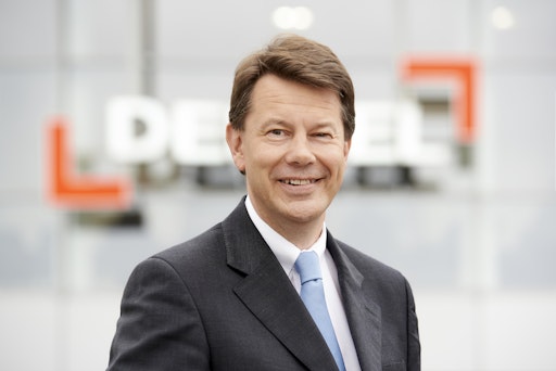 Vorschau Bild von „Robotik steht für Produktivität, Qualität und neue Arbeitswelten
– und damit für genau jene Werte, die auch unsere langfristige
Strategie bestimmen. Wir investieren hier bewusst in ein
Zukunftsfeld mit internationalem Potenzial," betont Mag. Gregor
Strassl, Vorstandsvorsitzender der Denzel Gruppe.