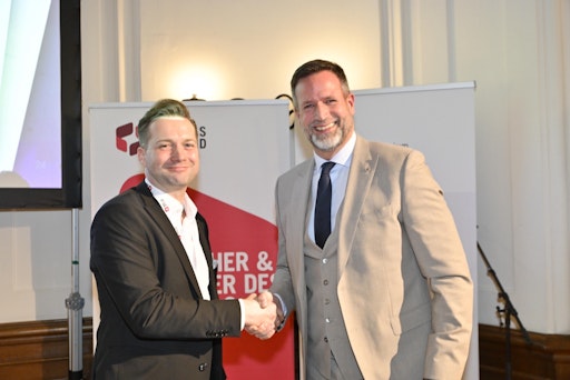  HV-Geschäftsführer Rainer Will und Bundeskriminalamt-Direktor
Andreas Holzer bei der Vertragsunterzeichnung