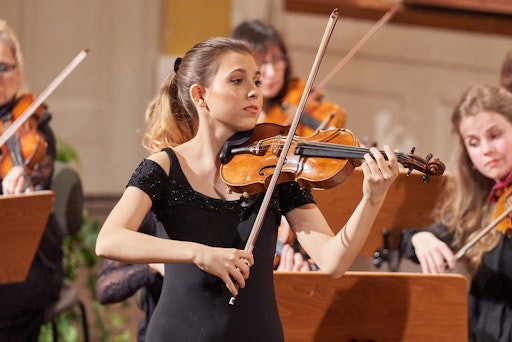 Geigerin beim Internationalen Mozartwettbewerb