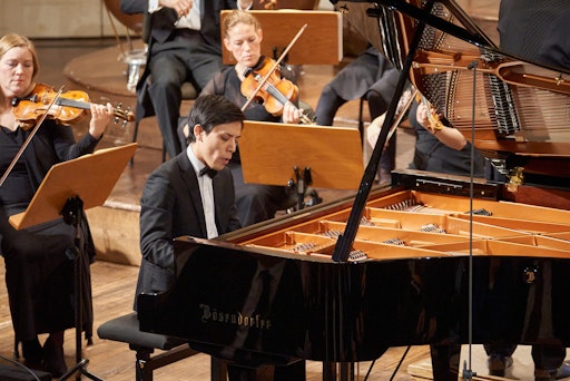 Vorschau Bild von Pianist beim Internationalen Mozartwettbewerb