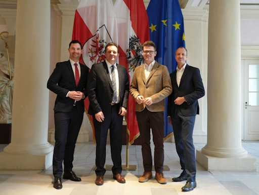  v.l. LR Peter Reichmann, Kärnten, Ratsvorsitzender LR René
Zumtobel, Tirol, LR Maximilian Aigner, Salzburg und SC Jürgen
Schneider, BMLUK, in Vertretung von BM Norbert Totschnig, bilden das
länderübergreifende Entscheidungsgremium im Nationalparkrat des
Nationalparks Hohe Tauern.