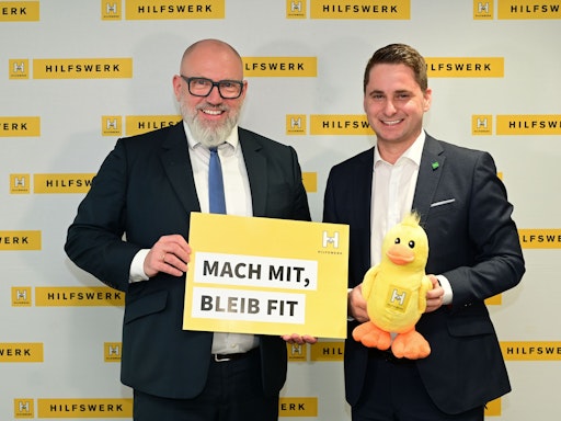 Christoph Gleirscher, Geschäftsführer Hilfswerk Niederösterreich,
und Präsident Lukas Brandweiner präsentieren das neue ehrenamtliche
Angebot "Mach mit, bleib fit".